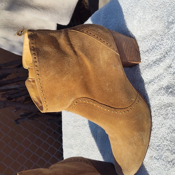 Boots - Picture 2 of 7